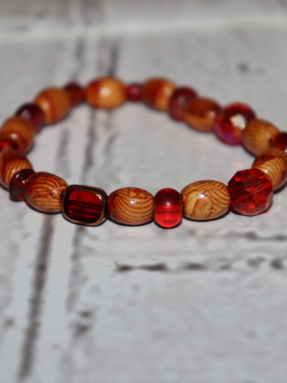 ❤️🤎✨ NWOT Wooden & Red Glass Beaded Bracelet · 7"